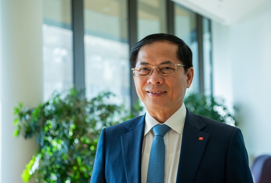 Phó Thủ tướng, Bộ trưởng Bùi Thanh Sơn trả lời phỏng vấn kết thúc chuyến công tác của Thủ tướng Chính phủ Phạm Minh Chính tại Estonia, Pháp và Thụy Điển 