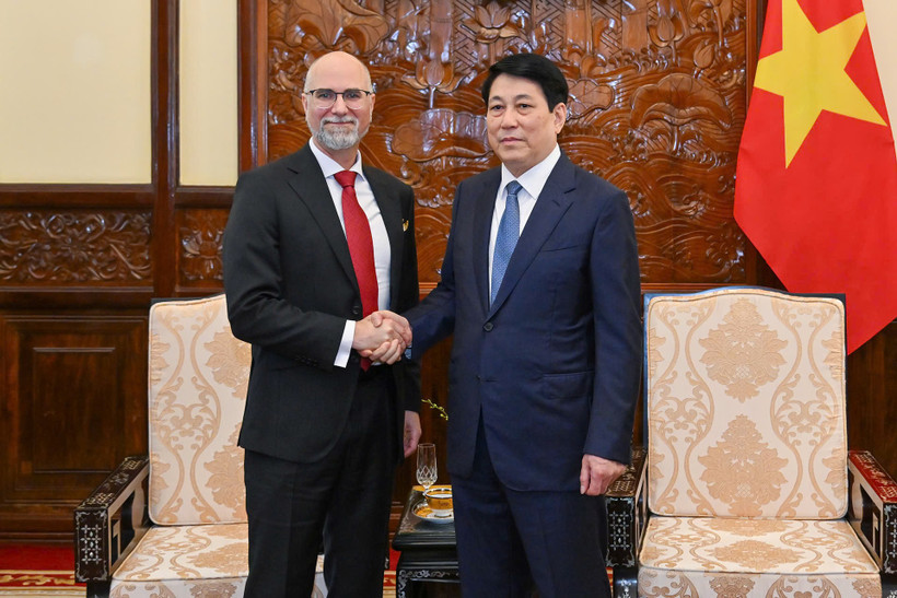 Chủ tịch nước Lương Cường tiếp Đại sứ Canada (Ca-na-đa) Shawn Perry Steil (Sôn Pe-ri Sờ-tai) tới chào từ biệt, kết thúc nhiệm kỳ công tác