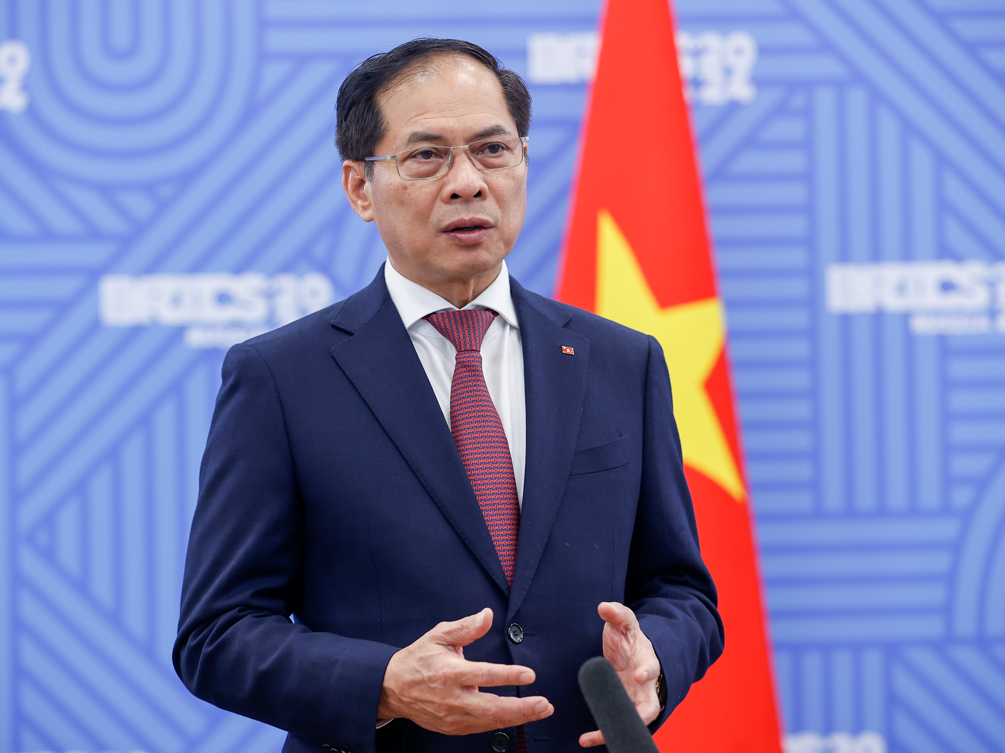 Phó Thủ tướng Chính phủ, Bộ trưởng Ngoại giao Bùi Thanh Sơn gặp Quốc vụ khanh phụ trách ngoại giao, môi trường và lâm nghiệp Ấn Độ