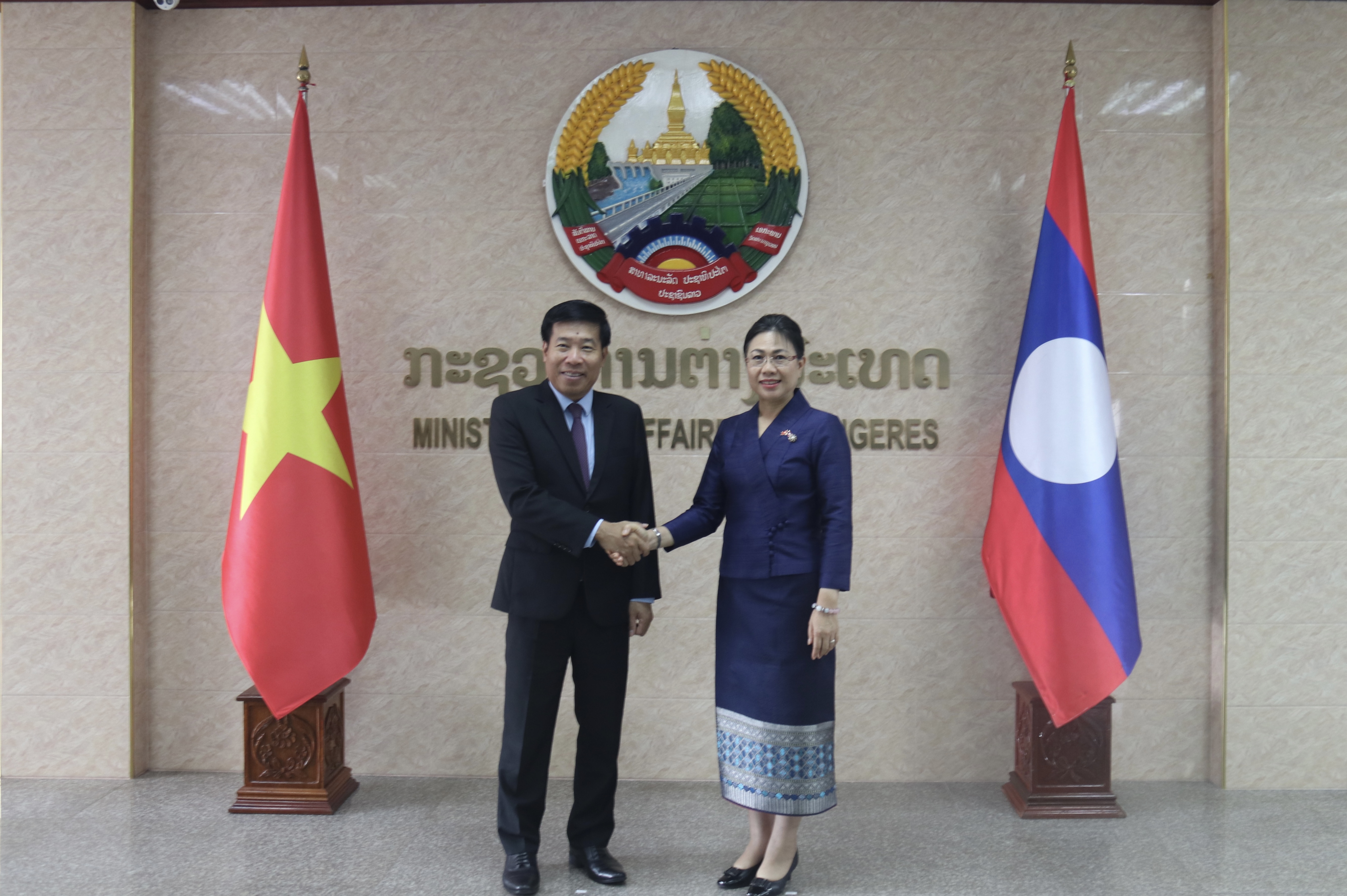 Thứ trưởng Ngoại giao Nguyễn Mạnh Cường thăm Lào và đồng chủ trì tham khảo chính trị lần thứ 10 giữa hai Bộ Ngoại giao hai nước