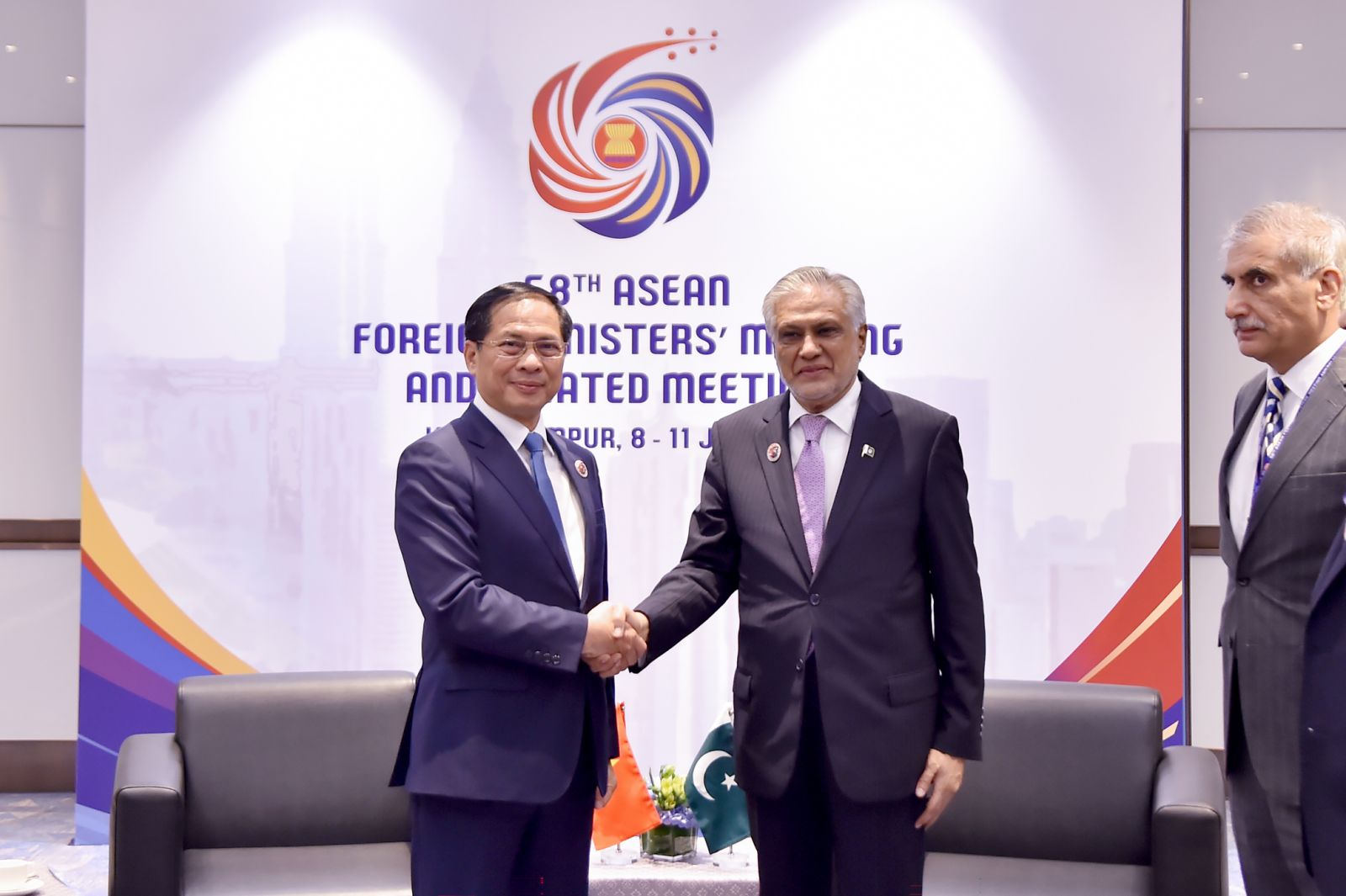 Phó Thủ tướng, Bộ trưởng Ngoại giao Bùi Thanh Sơn gặp Phó Thủ tướng, Bộ trưởng Ngoại giao Pakistan