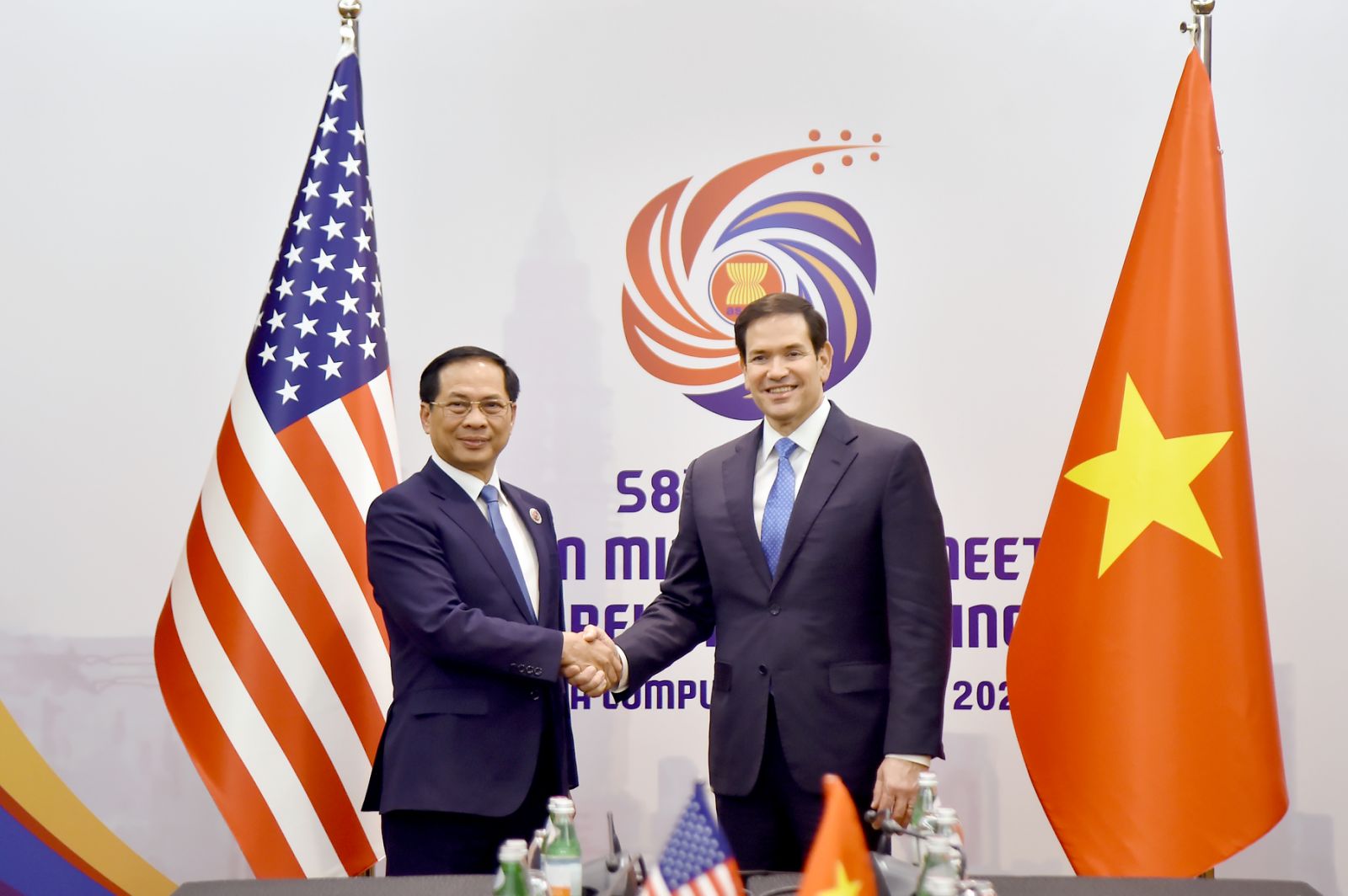 Phó Thủ tướng, Bộ trưởng Ngoại giao Bùi Thanh Sơn gặp Ngoại trưởng Hoa Kỳ, Phó Chủ tịch Ủy ban châu Âu (EC), Đại diện cấp cao EU về Chính sách đối ngoại và an ninh và Bộ trưởng Ngoại giao Anh