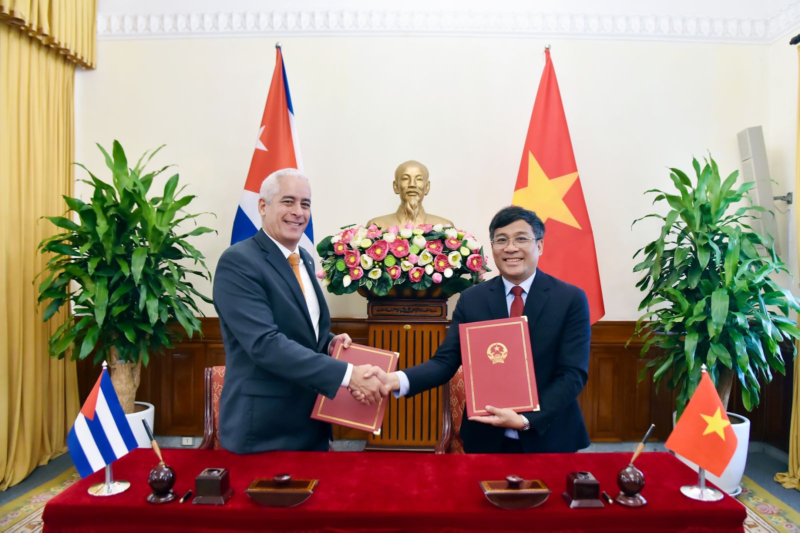 Tham khảo chính trị lần thứ VIII giữa Bộ Ngoại giao Việt Nam và Bộ Ngoại giao Cu-Ba