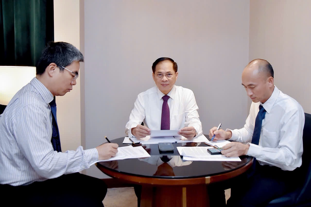 Phó Thủ tướng Chính phủ, Bộ trưởng Ngoại giao Bùi Thanh Sơn điện đàm với Bộ trưởng Ngoại giao Hàn Quốc Cho Hyun