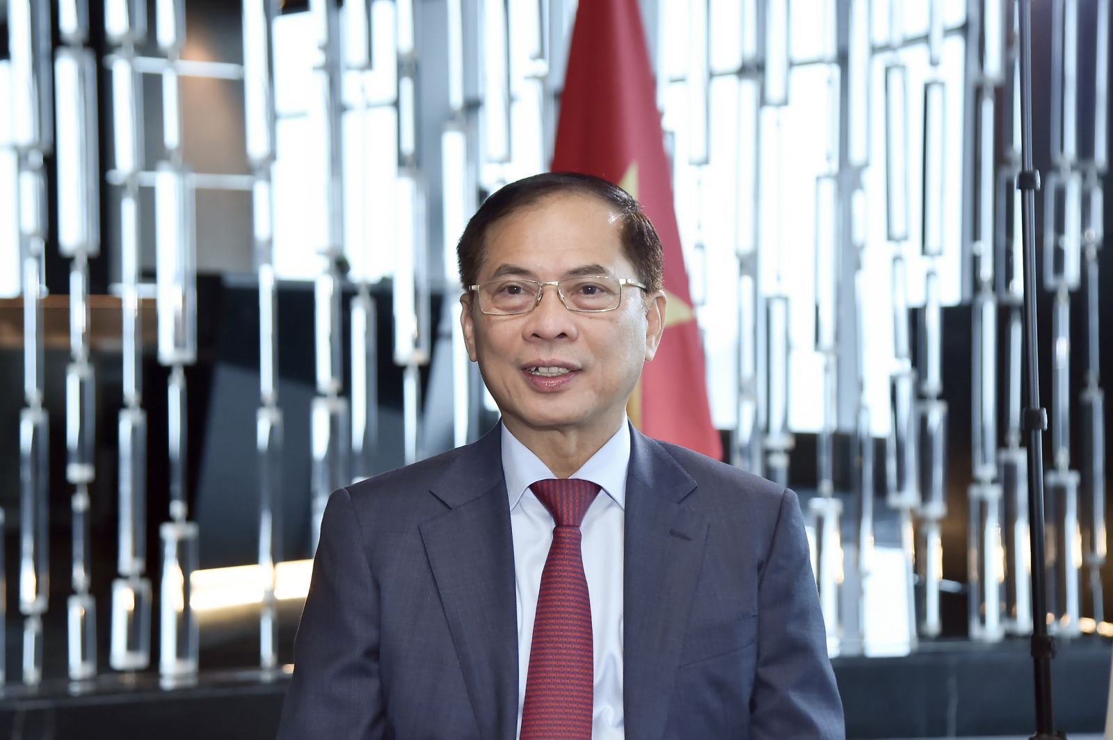 Phó Thủ tướng Chính phủ, Bộ trưởng Ngoại giao Bùi Thanh Sơn trả lời phỏng vấn về kết quả chuyến công tác của Chủ tịch nước Lương Cường và Phu nhân tới Ai Cập và Angola