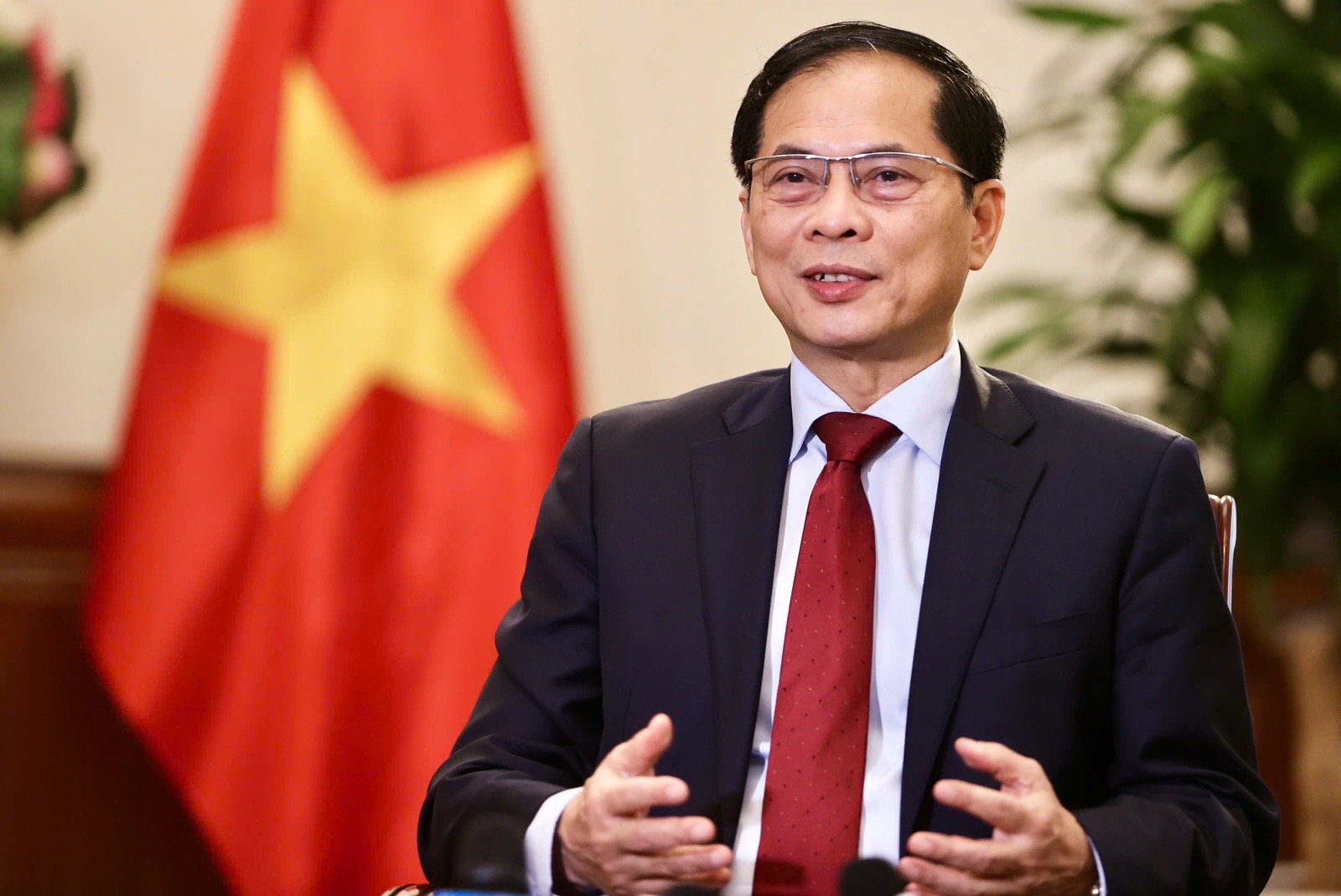 Phó Thủ tướng, Bộ trưởng Bùi Thanh Sơn trả lời phỏng vấn báo chí về kết quả chuyến thăm cấp Nhà nước tới Hàn Quốc của Tổng Bí thư Tô Lâm và Phu nhân